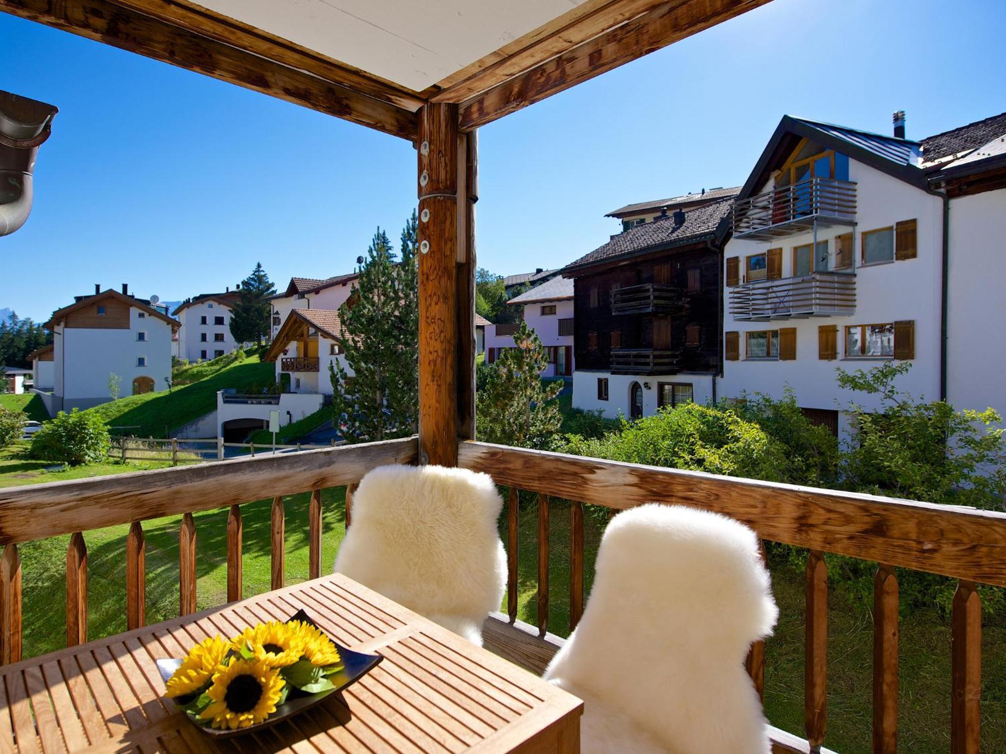 Schweizerhof Ferienwohnungen Lenzerheide 6 Room photo
